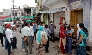 जहाजपुर तहसीलदार की अनूठी पहल, प्रशासनिक लवाजमा के साथ घर घर जाकर किया कैंपेन