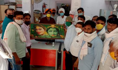 सकट BOB बैंक के शाखा प्रबंधक राकेश मीणा का प्रमोशन होने पर ग्रामीणों ने दी विदाई