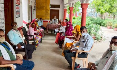 सकट मे ग्राम स्तरीय कोरोना समिति की बैठक हुई आयोजित, चिरंजीवी योजना में अधिक से अधिक लोगों को जोड़ने का दिया लक्ष्य