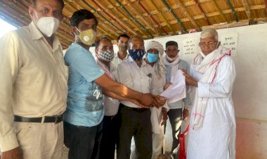 गंदे पानी की निकासी व्यवस्था के लिए विधायक को सौपा ज्ञापन