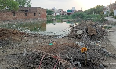 नगरपालिका की अनदेखी व लापरवाही का शिकार कबीर कुंड, दुर्दशा का हो रहा शिकार