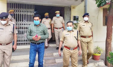 धोखाधड़ी के आरोपी को थाने में वीआईपी सुविधा देने की सूचना पर नीमराणा थाने पहुंचे विधायक बलजीत यादव