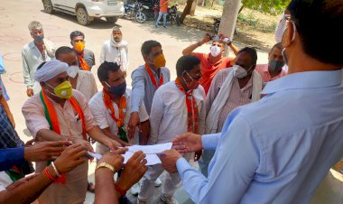 ग्रेटर निगम महापौर निलंबन,  किसानों के बिजली बिल माफ करने को लेकर भाजपाइयों ने सौपा ज्ञापन