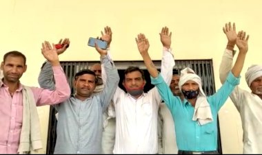 पीने के पानी की मांग को लेकर ग्राम पंचायत अऊ के ग्रामीणों ने प्रदर्शन कर एसडीएम को सौंपा ज्ञापन