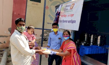जरूरत मन्दो को राशन सामग्री व भोजन के पैकेट किए वितरित