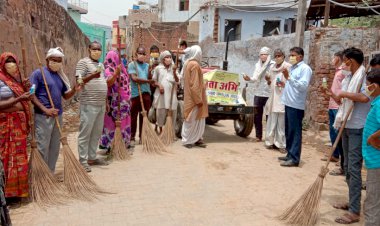 लुपिग संस्था ने पहाड़ी मे सफाईकर्मियों को सैनिटाइजर देकर किया सम्मानित