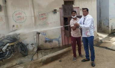 राजगढ़ नगर पालिका क्षेत्रों मे किया हाइड्रोक्लोराइड का छिडकाव