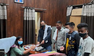 सफाई कर्मचारी बढ़ाने और नालियों का निर्माण करवाने के लिए दिया ज्ञापन