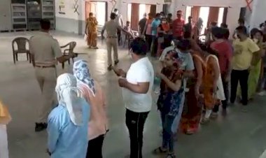 कोविड टीकाकरण केंद्र पर कार्यरत कर्मचारियों पर लगा वैक्सीनेशन मे गड़बड़ी करने का आरोप