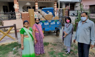 भाजपा महिला मोर्चा ने दूसरी गाड़ी शुष्क लकड़ियों की पंचमुखी मोक्ष धाम में भेंट की