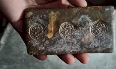 कुँए की सफाई में पीली धातु की ईंट मिलने से मचा हडकंप