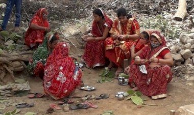 वट वृक्ष का पूजन कर मनाई वट सावित्री अमावस्या