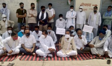 रामगढ़ कस्बे में मनचंदा पेट्रोल पंप पर कांग्रेस पार्टी के राष्ट्रीय सचिव एवं पूर्व विधायक जुबेर खान के नेतृत्व में किया धरना प्रदर्शन