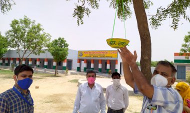 महात्मा गांधी राजकीय विधालय मूडियां में बांधे परिंड़े