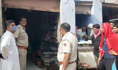 बस स्टैंड के समीप कपडे की दुकान मे हजारो रूपये की चोरी