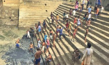 30 फिट गहरे तालाब से 80 ग्रामीणों ने 24 दिन में निकाला 150 ट्रॉली मलबा, 17 साल बाद हुई सफाई