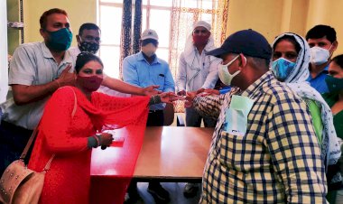 पंचायती राज मंत्रालय कर्मचारी संगठन के सदस्यों ने अपनी मांगों को लेकर एसडीएम को सौंपा ज्ञापन