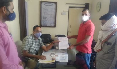 पंचायतीराज कर्मचारियो ने बीडीओ को सौपा ज्ञापन