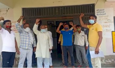 वार्ड पंचों ने सरपंच ए़ंव सचिव पर लगाया मनमानी करने का आरोप, नारेबाजी कर जताया रोष