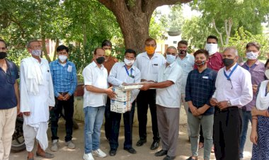 विद्यालय के लिए भामाशाह ने भेंट किए पंखे