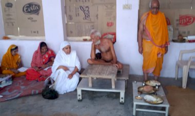 दिगंबर जैन मंदिर के पुनर्निर्माण में हुआ अस्थाई वेदी का शिलान्यास