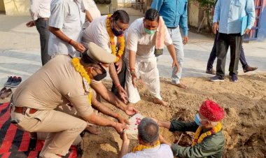 पुलिस थाना में विधायक कोष से स्वीकृत स्वागत कक्ष का वैदिक मंत्रोचार के साथ किया शिलान्यास