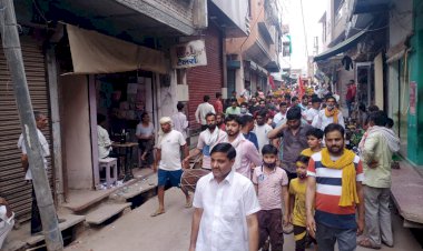 श्री गिरधारी महाराज मूर्ति स्थापना पर निकाली शोभा यात्रा