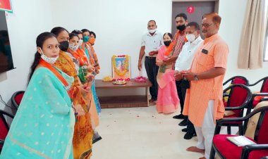 नारी शक्ति की मिसाल रानी लक्ष्मीबाई की पुण्यतिथि पर दी पुष्पांजलि