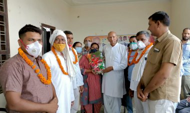 किशनगढ़ बास मे विधायक कार्यालय पर मनोनीत पार्षदों का किया स्वागत