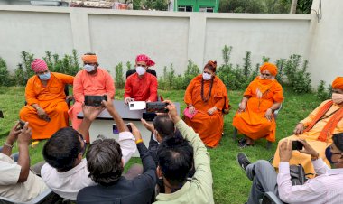 प्रशासन ने सांप्रदायिक सौहार्द बिगाड़ने का प्रयास किया- दिनेश गिरी महाराज