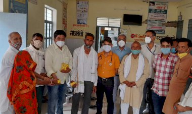 राहुल गांधी के 51 वे जन्मदिन पर काॅग्रेसियाे ने कठूमर सीएचसी मे वितरित किए फल