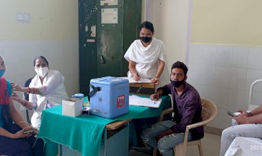 गाडरमाला में वैक्सीनेशन के लिए युवाओं में दिखा जोश केंद्र पर लगी कतार