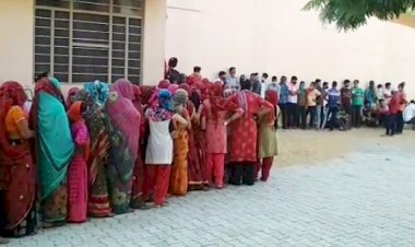 कांवट सीएचसी में टीकाकरण के लिए उमड़ी भींड, पर्याप्त वैक्सीन नहीं होने पर बैरंग लौटे युवा