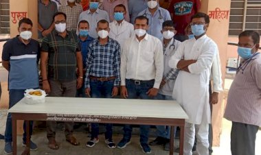 जन्मदिन पर कांवट सीएचसी में टेबिल किए भेट