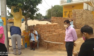 उपखंड अधिकारी ने मेला मैदान में चार अतिक्रमणकारियों के चालान काट कर 24 घंटे में अतिक्रमण हटाने के दिए निर्देश