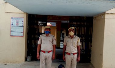एक रात में चार ताले तोड चोरी करने का राजफाश,दो पकडे, एक नाबालिग