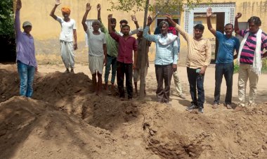 किशोरपुरा सरपंच  पर लगे भेदभाव करने के आरोप - पंचायत के सामने धरना-प्रदर्शन करने की दी चेतावनी