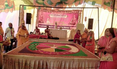 श्री जी भगवान का मार्जन कर आसन धरा, यागमण्डल विधान पूजा की गई, वेदी प्रतिष्ठा आज