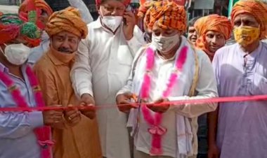 सरपंच शेरसिह मीना ने इंटरलाॅकिग ईट खंरजा का फीता काटकर किया लाेकार्पण