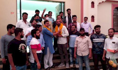 नवनियुक्त भाजपा युवा मोर्चा जिला अध्यक्ष, भाजपा जिला कार्यालय पहुंच जिलाध्यक्ष का आभार जताया