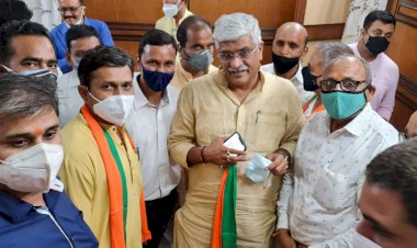 केंद्रीय जल शक्ति मंत्री गजेंद्र सिंह शेखावत के भीलवाड़ा आगमन पर भाजपा जनप्रतिनिधि पदाधिकारी कार्यकर्ताओं ने  स्वागत अभिनंदन किया 