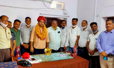 गौशाला समिति ने ईओ का किया सम्मान, समस्याओं पर हुई चर्चा