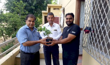 जन्मदिन पर तुलसी सहित कई पौधे किए भेंट