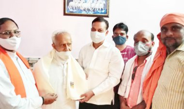 अलवर शहर मे भाजपाईयाे ने पूर्व विधायक के सानिध्य मे आपातकाल को काला दिवस के रूप में मानकर दो जनंसघ के मीसाबंदियों का किया सम्मान