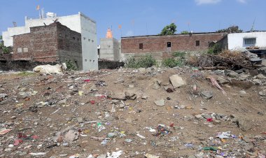 निजी बाड़े लगा रहे हैं, स्वच्छता अभियान को दाग ,दे रहे हैं महामारी को न्योता