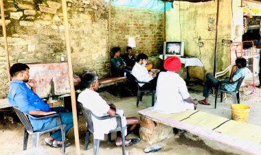 गांव में किसानों ने सुनी पी एम की मन की बात