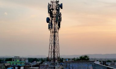 लक्ष्मणगढ़ कस्बे में आबादी में लगे टावर से मोहल्ले वासियों मे भय व्याप्त