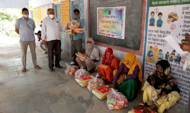दूसरा दशक परियोजना के तहत दी कोरोना टीकाकरण जानकारी, गरीब असहाय परिवारों को वितरण की गई 111 राशन किट