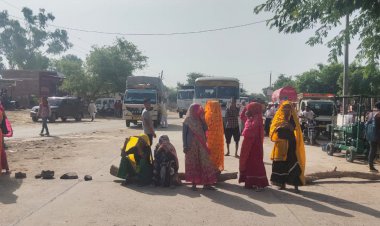 पेयजल का विकट संकट को ध्यान मे रखते हुए पिनान मे आमजनता ने हाईवे रोड पर लगाया जाम