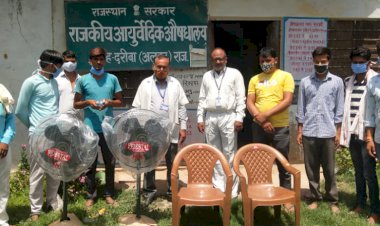 राजकीय आयुर्वेद औषधालय को यूथ एजुकेशन क्लब ने भेंट की सामग्री